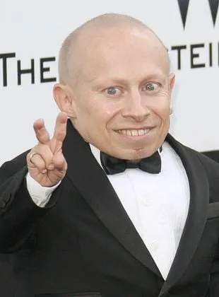 Verne Troyer - Ator, 1 de janeiro de 1969, 21 de abril de 2018