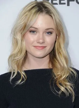 Virginia Gardner - Atriz, Produtor Executivo, 18 de abril de 1995