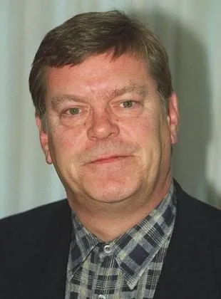Warren Clarke - Ator, Diretor, Produtor Executivo, 26 de abril de 1947, 12 de novembro de 2014