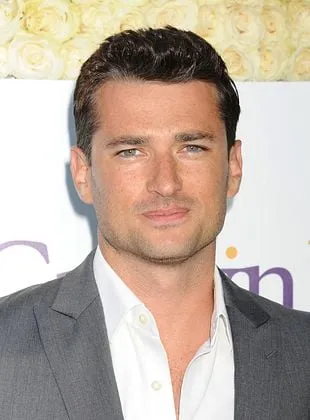 Wes Brown - Ator, Roteirista, Montador, 26 de janeiro de 1982