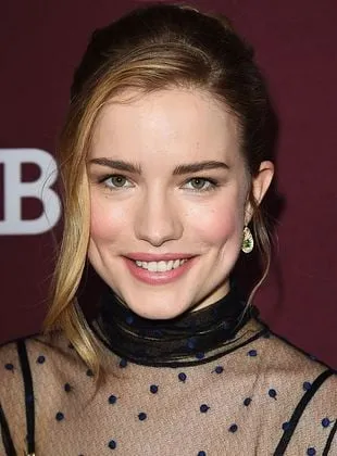 Willa Fitzgerald - Atriz, 17 de janeiro de 1991