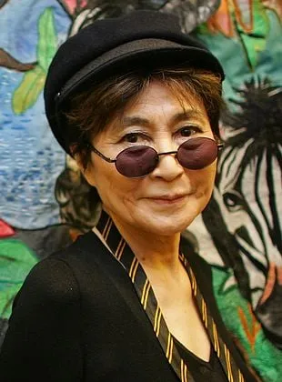 Yoko Ono - Atriz, Diretora, Roteirista, 18 de fevereiro de 1933